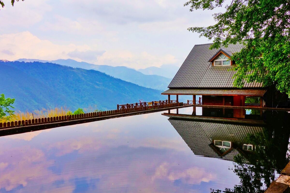 Quelques règles à connaître avant de construire une piscine en Suisse